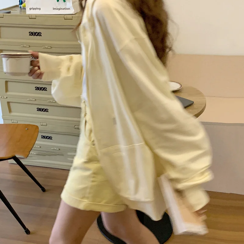 Кардиган с капюшоном для женщин на раннюю весну и осень тонкий Свободный Топ в Корейском стиле с длинными рукавами в стиле бойфренда для сту...
Кардиган с капюшоном для женщин на раннюю весну и осень тонкий Свободный Топ в Корейском стиле с длинными рукавами в стиле бойфренда для сту...