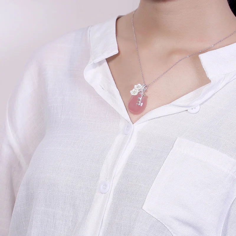 925 Sterling Silver Plum Blossom Inlaid Natural Pink Crystal Pendant Women's Wild Clavicle Chain Silver Pendant Wholesale 
925 Sterling Silver Plum Blossom Inlaid Natural Pink Crystal Pendant Women's Wild Clavicle Chain Silver Pendant Wholesale