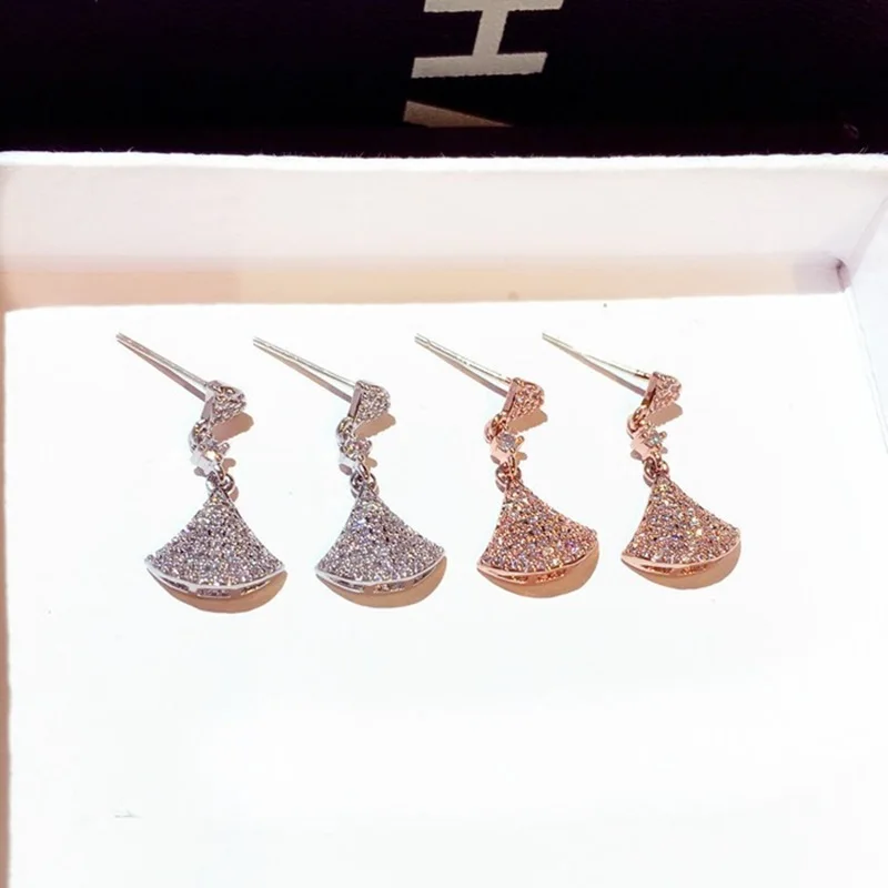 OMHXZJ Wholesale European Fashion Woman Girl Party Birthday Wedding Gift Shiny Skirt Zircon 18KT White Gold Stud Earrings EA516
OMHXZJ Wholesale European Fashion Woman Girl Party Birthday Wedding Gift Shiny Skirt Zircon 18KT White Gold Stud Earrings EA516