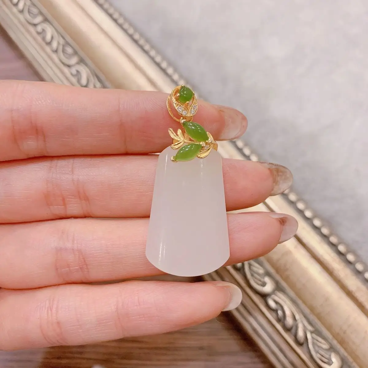 New Fashion S925 Pure Silver-Encrusted Natural Amniotic Jade Safe No-Event Pendant Pendant Ms. Pendant Exquisite Temperament
New Fashion S925 Pure Silver-Encrusted Natural Amniotic Jade Safe No-Event Pendant Pendant Ms. Pendant Exquisite Temperament