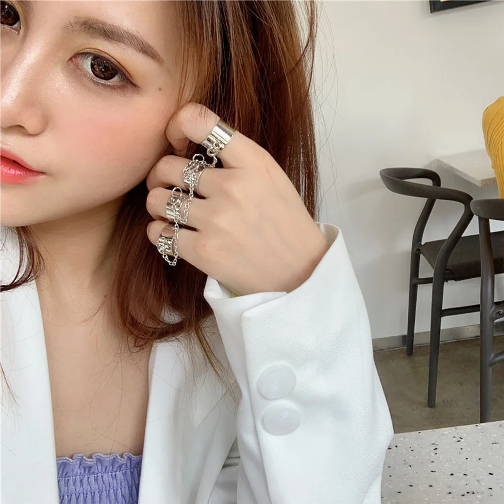 Punk Cool Hip Pop Multi-layer Adjustable Chain Four Fingers Open Alloy Women Rotate Rings For Women Party Gift Male Female
Punk Cool Hip Pop Multi-layer Adjustable Chain Four Fingers Open Alloy Women Rotate Rings For Women Party Gift Male Female