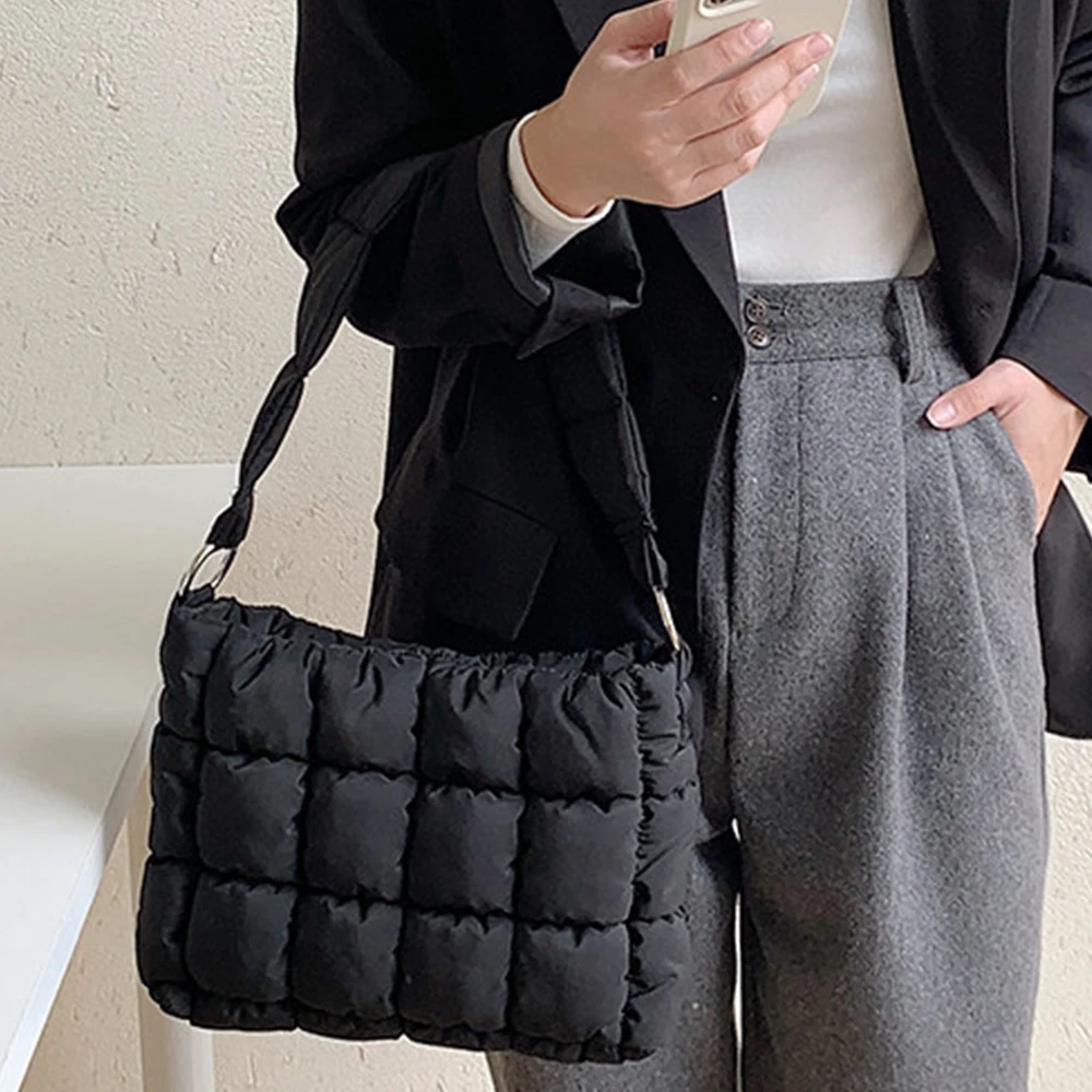 Fashion Down Padded Shoulder Bags for Women Designer Quilted Handbags and Purses 2022 Luxury Cotton Pad Square Bag Female Tote
Fashion Down Padded Shoulder Bags for Women Designer Quilted Handbags and Purses 2022 Luxury Cotton Pad Square Bag Female Tote