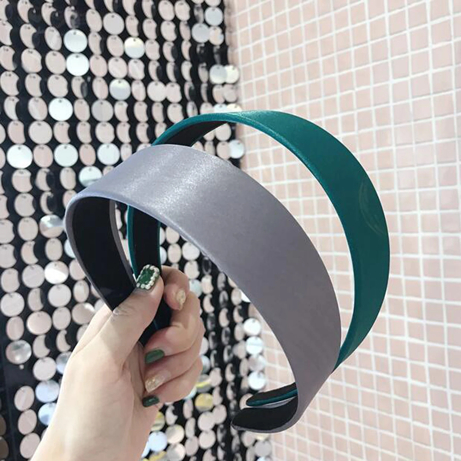 New Fashion Headband Simple Hairband Women Wide Side Hair Band Solid Plastic Hair Accessories
New Fashion Headband Simple Hairband Women Wide Side Hair Band Solid Plastic Hair Accessories