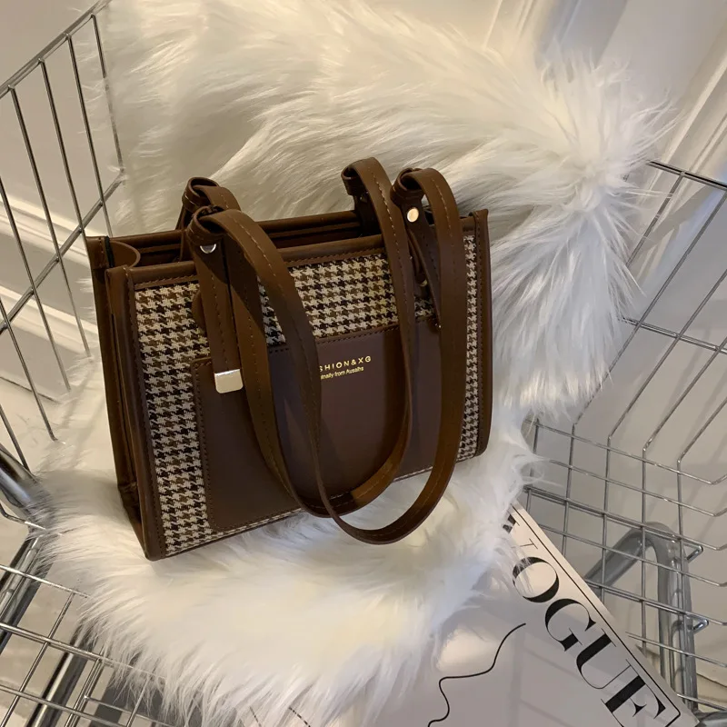 New Women's Bags Fashion Luxury Designer Handbags Checkered Commuter Tote Bags Casual Fashion All-match Shoulder Bags
New Women's Bags Fashion Luxury Designer Handbags Checkered Commuter Tote Bags Casual Fashion All-match Shoulder Bags