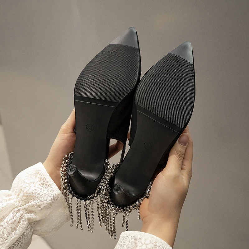 2021 new style rhinestone chain tassel black high heels women summer pointed stiletto sandals women 
2021 new style rhinestone chain tassel black high heels women summer pointed stiletto sandals women