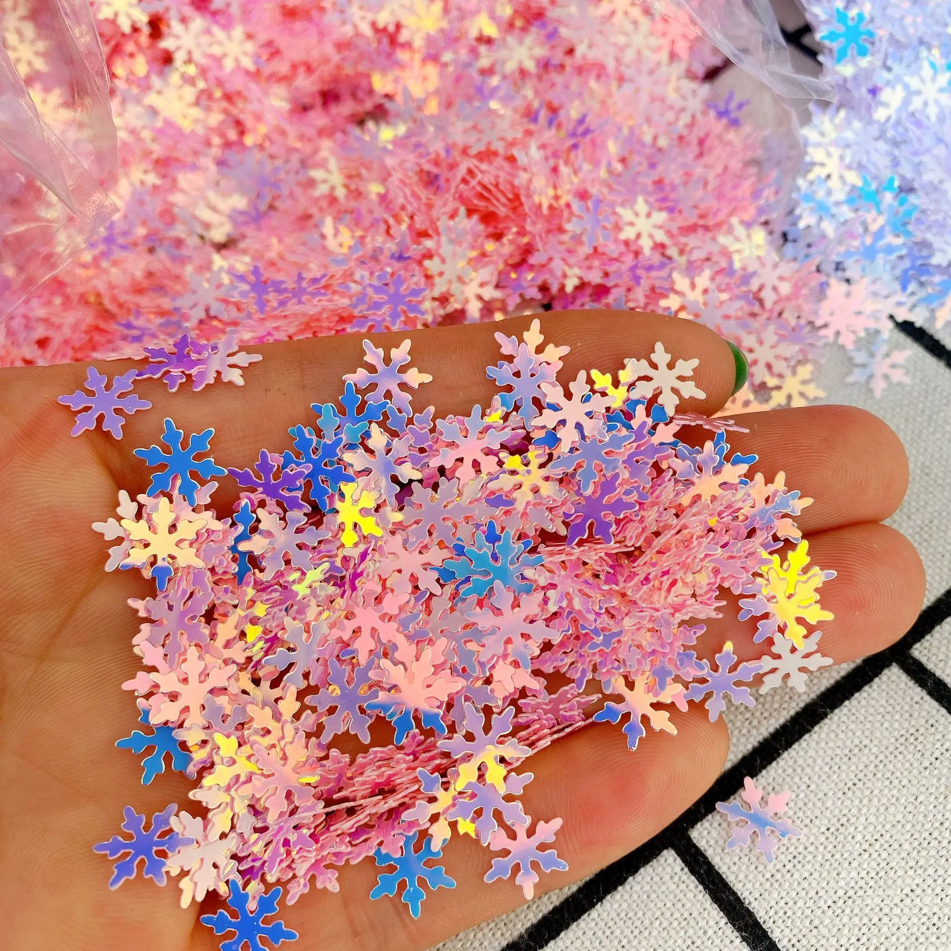 Christmas Decoration AB Color Snowflake Flakes PVC Fake Snowflake Wedding Party Throwing Supplies Christmas
Christmas Decoration AB Color Snowflake Flakes PVC Fake Snowflake Wedding Party Throwing Supplies Christmas