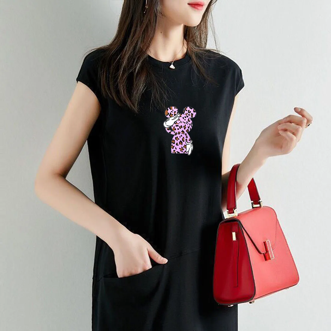 Disney Short Sleeve Dress Women's Leopard Print Mickey Print Pocket Knee-Length Stitching Round Neck Dress Summer Street Casual
Disney Short Sleeve Dress Women's Leopard Print Mickey Print Pocket Knee-Length Stitching Round Neck Dress Summer Street Casual