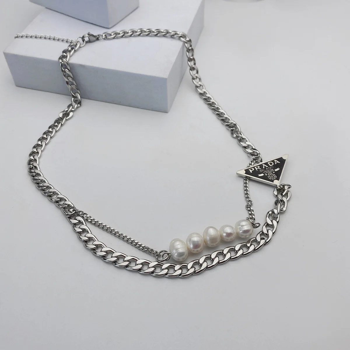 Trendy Inverted Triangle Pendant Double Layer Necklace For Women Street Women Pearl Chain Hip-Hop Temperament Choker Jewelry
Trendy Inverted Triangle Pendant Double Layer Necklace For Women Street Women Pearl Chain Hip-Hop Temperament Choker Jewelry