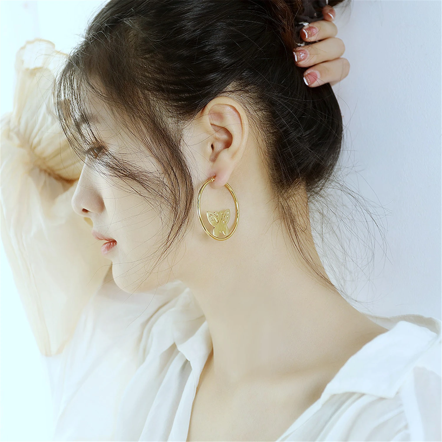 European American Fashion Vintage Stainless Steel Butterfly Earrings For Women Golden Cold Stud Hoop Earrings Jewelry 2021 Trend
European American Fashion Vintage Stainless Steel Butterfly Earrings For Women Golden Cold Stud Hoop Earrings Jewelry 2021 Trend