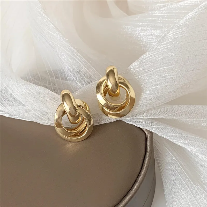 Fashion Metal Women Drop Earrings Vintage Hollow Geometric Dangle Earrings for Girls Punk Round Earrings Fashion Gift
Fashion Metal Women Drop Earrings Vintage Hollow Geometric Dangle Earrings for Girls Punk Round Earrings Fashion Gift