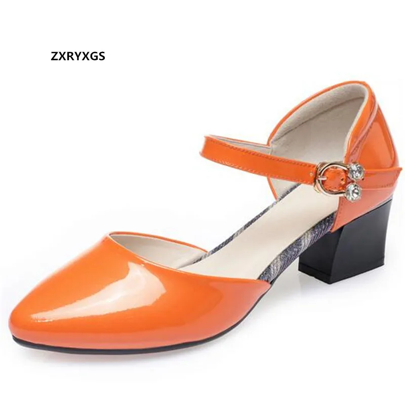 2021 Pointed Side Air Top Cowhide Patent Leather Sandals Summer Women's Sandals Thick Heel Big Size Rhinestone Fashion Sandals
2021 Pointed Side Air Top Cowhide Patent Leather Sandals Summer Women's Sandals Thick Heel Big Size Rhinestone Fashion Sandals