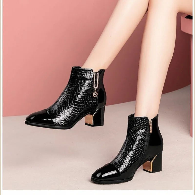 2021 Block Heel Ankle Boots Woman Winter Warm Shoes Short Boots Women's Booties Square Toe Patent Leather FASHION BLACK WINE-RED 
2021 Block Heel Ankle Boots Woman Winter Warm Shoes Short Boots Women's Booties Square Toe Patent Leather FASHION BLACK WINE-RED