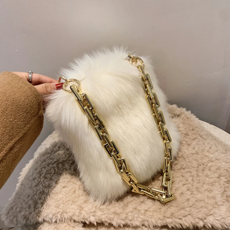 Trendy Brand Designer Faux Fur Women Shoulder Bags 2022 Vintage Gold Chain Plush Handbag Purses Ladies Phone Bags High Quality
Trendy Brand Designer Faux Fur Women Shoulder Bags 2022 Vintage Gold Chain Plush Handbag Purses Ladies Phone Bags High Quality