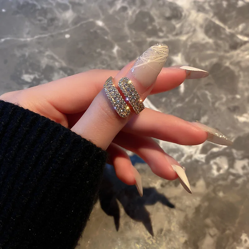 2021 New Luxury Shining Zircon Women Rings Gold Plated Adjustable Ring Personality Charms Fashion Jewelry Dropshipping
2021 New Luxury Shining Zircon Women Rings Gold Plated Adjustable Ring Personality Charms Fashion Jewelry Dropshipping