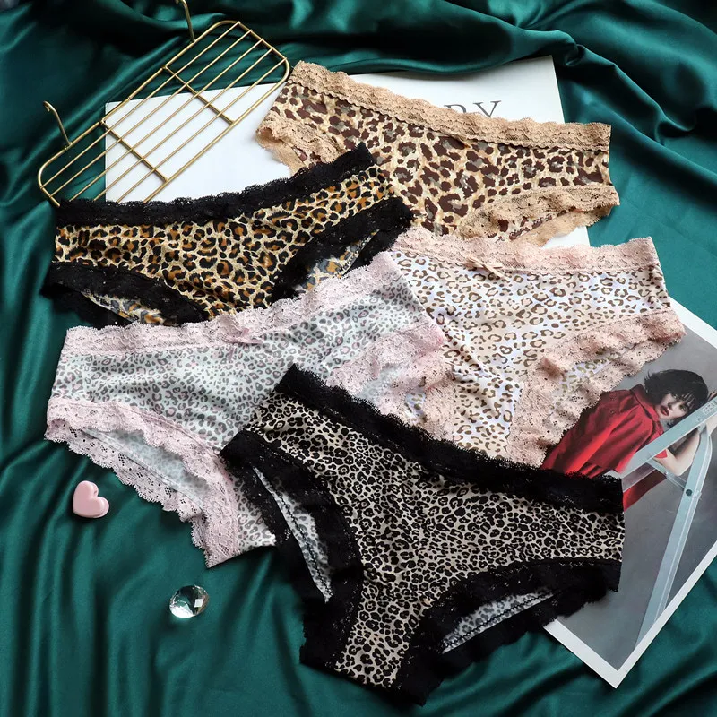 Women's panties leopard print sexy seamless silk skating silk lingerie comfortable cotton panties breathable Women's underwear
Women's panties leopard print sexy seamless silk skating silk lingerie comfortable cotton panties breathable Women's underwear
