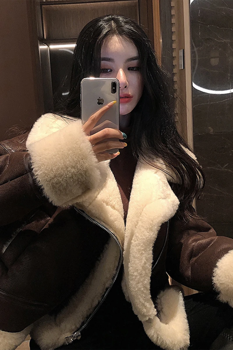 Retro Fur One-piece Motorcycle Jacket Women's Fashion Autumn Winter Korean Plush Thickened Loose Short Short Short Jacket
Retro Fur One-piece Motorcycle Jacket Women's Fashion Autumn Winter Korean Plush Thickened Loose Short Short Short Jacket