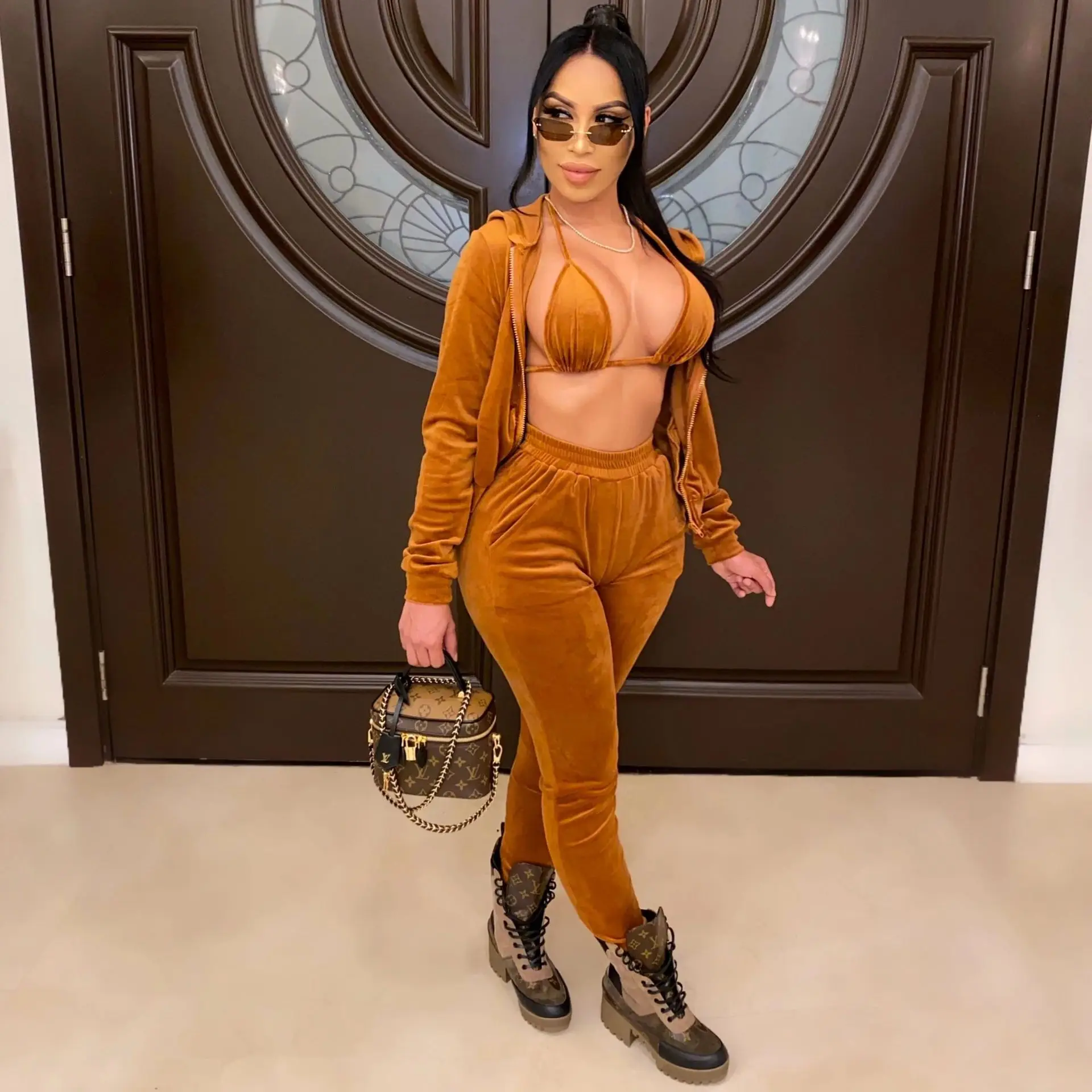 3 Piece Set Bra Top Zipper Jacket Hoodies Pants Set Velvet Tracksuit for Women Sexy Casual Sportwear Jogger Femme Suit
3 Piece Set Bra Top Zipper Jacket Hoodies Pants Set Velvet Tracksuit for Women Sexy Casual Sportwear Jogger Femme Suit