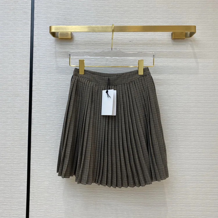100% Wool Preppy Style Mini Skirt Women Vintage High Waisted All-match Plaid Pleated Top Quality Zipper Thin Short Skirts 
100% Wool Preppy Style Mini Skirt Women Vintage High Waisted All-match Plaid Pleated Top Quality Zipper Thin Short Skirts