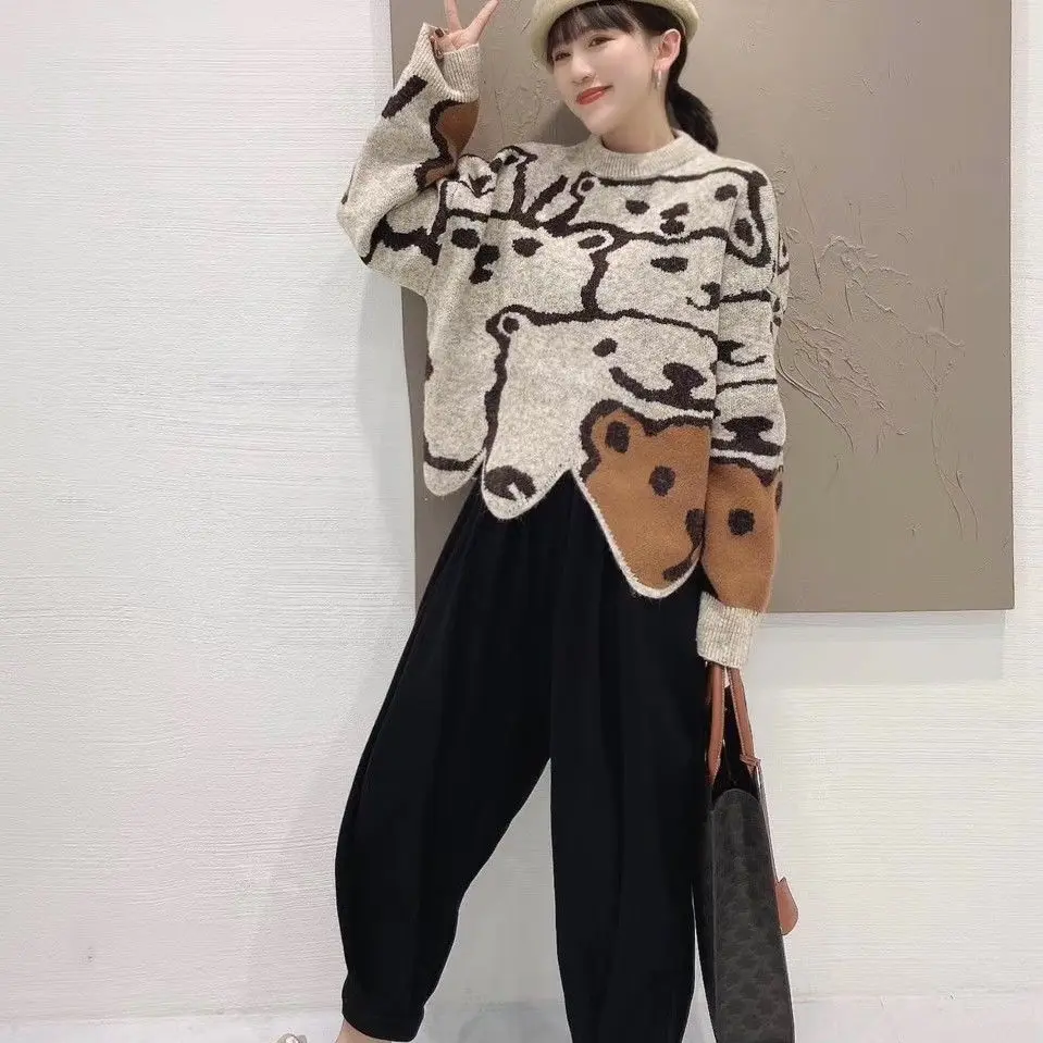 Irregular waves in autumn and winter bears Jacquard round neck sweater women's loose cute sweater women's clothing 
Irregular waves in autumn and winter bears Jacquard round neck sweater women's loose cute sweater women's clothing