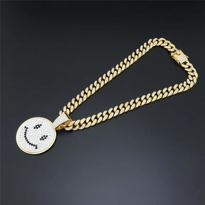 Iced Out Full Cubic Zircon Smiley Pendant Necklace Bling Crystal Hip Hop Cartoon Face Jewelry For Game Boy Gift Drops Shipping
Iced Out Full Cubic Zircon Smiley Pendant Necklace Bling Crystal Hip Hop Cartoon Face Jewelry For Game Boy Gift Drops Shipping