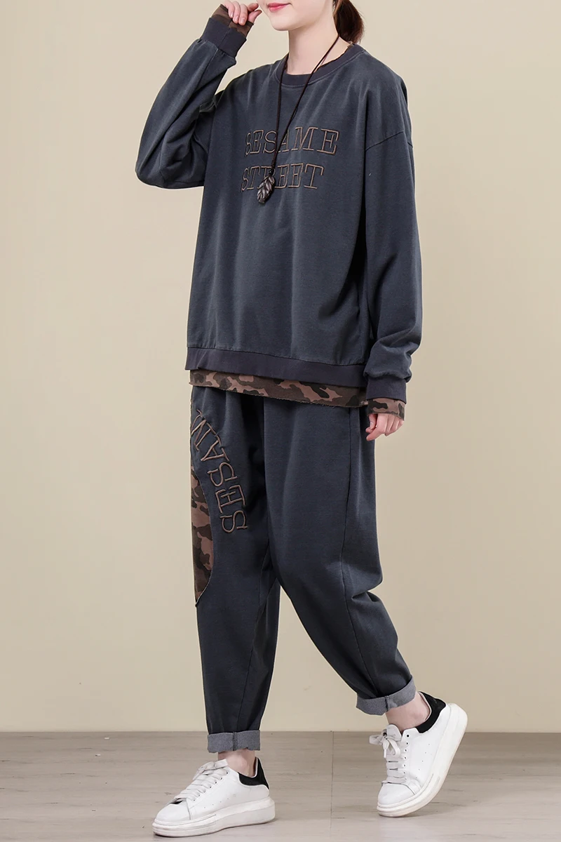 2021 Spring New Two Piece Suit Loose Retro Camouflage Letter Embroidery Mother Casual Women Tracksuit Outfits Pant Suits
2021 Spring New Two Piece Suit Loose Retro Camouflage Letter Embroidery Mother Casual Women Tracksuit Outfits Pant Suits