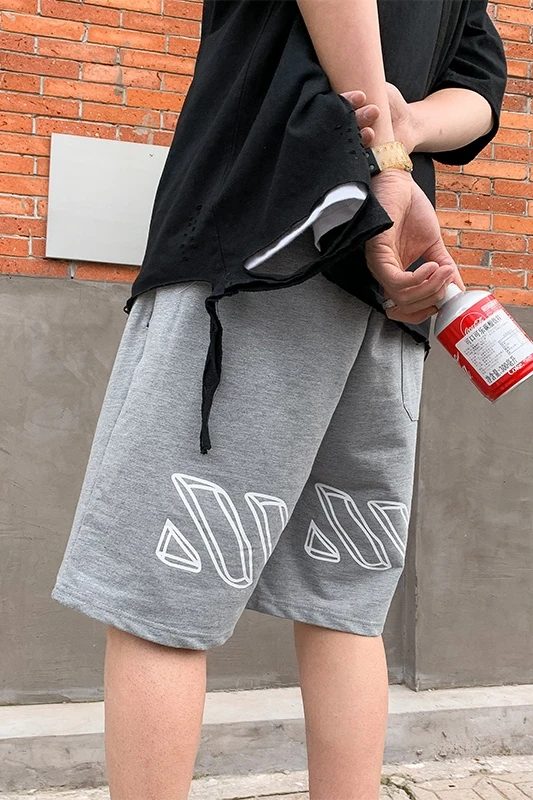 Super Fire ins summer fashion sport shorts men's Korean style loose casual five-point pants chic fashion straight pants
Super Fire ins summer fashion sport shorts men's Korean style loose casual five-point pants chic fashion straight pants