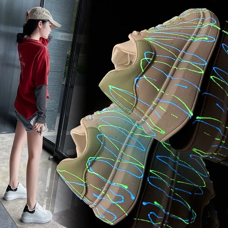 Women's Casual Shoes Fashion Night Reflective Running Sneakers INS Style Female Shoes Korean Ladies Height-increasing Footwear
Women's Casual Shoes Fashion Night Reflective Running Sneakers INS Style Female Shoes Korean Ladies Height-increasing Footwear