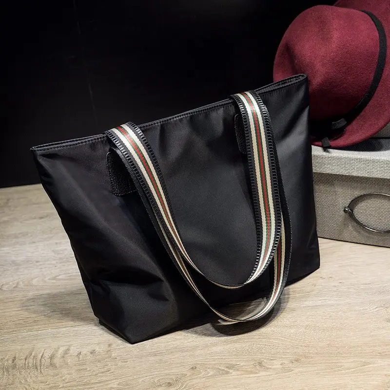 2021 new wild fashion simple Korean version big capacity storage bag Oxford cloth women's bag shoulder portable large bag
2021 new wild fashion simple Korean version big capacity storage bag Oxford cloth women's bag shoulder portable large bag