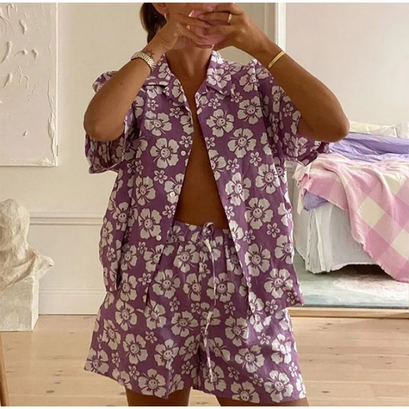 2021 Summer Women's Suit Casual Lounge Wear Plaid Tracksuit Shorts Set Short with Shirt Tops and Mini Shorts Suit Two Piece Set
2021 Summer Women's Suit Casual Lounge Wear Plaid Tracksuit Shorts Set Short with Shirt Tops and Mini Shorts Suit Two Piece Set