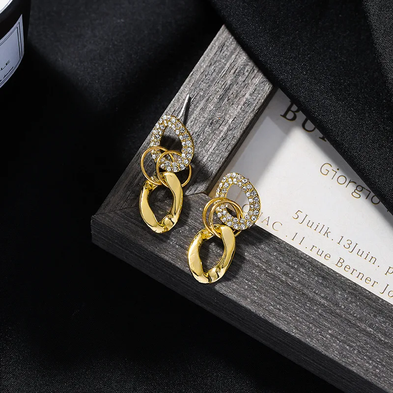 The new geometric contracted metal eardrop in the spring of 2021 is the earrings party gift jewelry for fashionable women
The new geometric contracted metal eardrop in the spring of 2021 is the earrings party gift jewelry for fashionable women