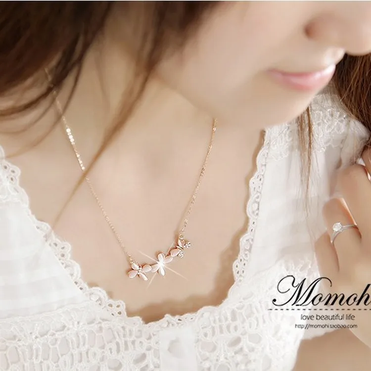 Explosive Eyestone Butterfly Short Necklace Female Short Clavicle Chain Korean Fashion Accessories Jewelry Pendant
Explosive Eyestone Butterfly Short Necklace Female Short Clavicle Chain Korean Fashion Accessories Jewelry Pendant