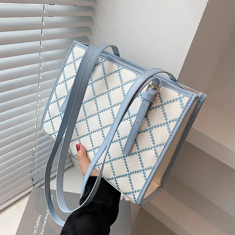Модные клетчатые сумки-тоуты через плечо из резьбы для женщин, сумочки, кошельки 2021, винтажные женские сумки-мессенджеры высокого качества
Модные клетчатые сумки-тоуты через плечо из резьбы для женщин, сумочки, кошельки 2021, винтажные женские сумки-мессенджеры высокого качества