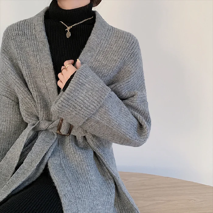 Женский свитер-пальто средней длины с иглой
Женский свитер-пальто средней длины с иглой