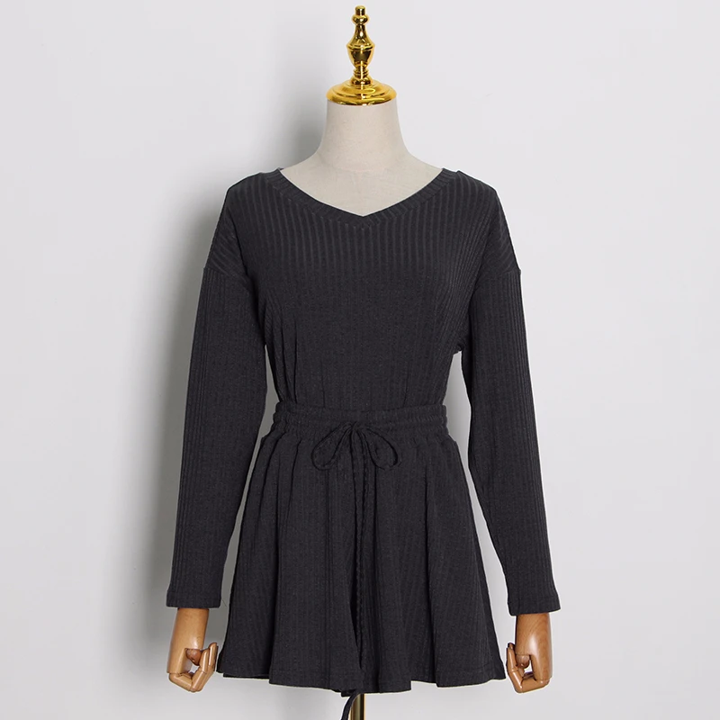 VGH Black Solid Sets For Women O Neck Long Sleeve T Shirt Elastic Lace Up Wide Leg Shorts Casual Two Piece Set Female Fashion
VGH Black Solid Sets For Women O Neck Long Sleeve T Shirt Elastic Lace Up Wide Leg Shorts Casual Two Piece Set Female Fashion