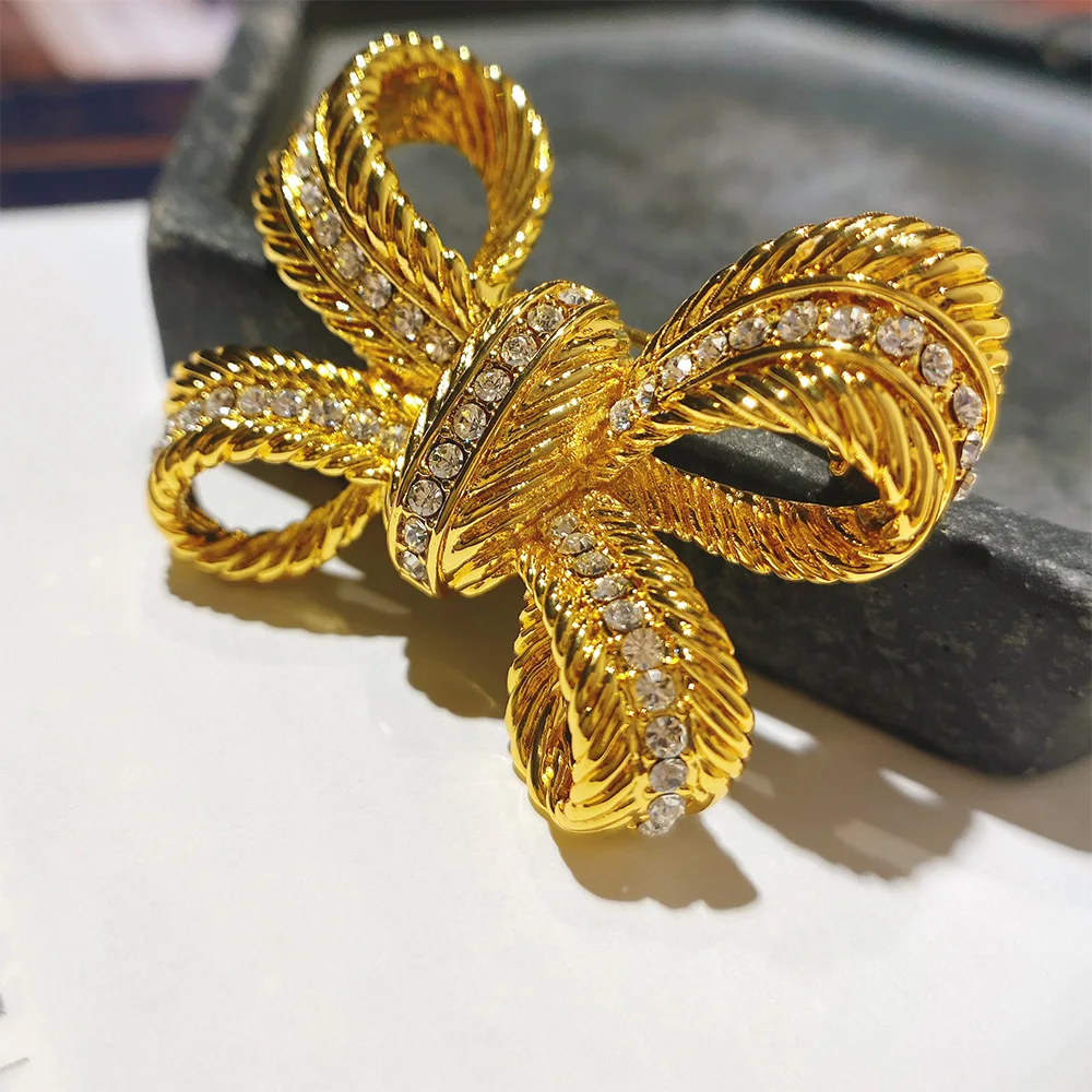 Новый роскошный элегантный трехмерный галстук-бабочка в стиле ретро под старину французское винтажное пальто шпилька аксессуары Латунное ...
Новый роскошный элегантный трехмерный галстук-бабочка в стиле ретро под старину французское винтажное пальто шпилька аксессуары Латунное ...