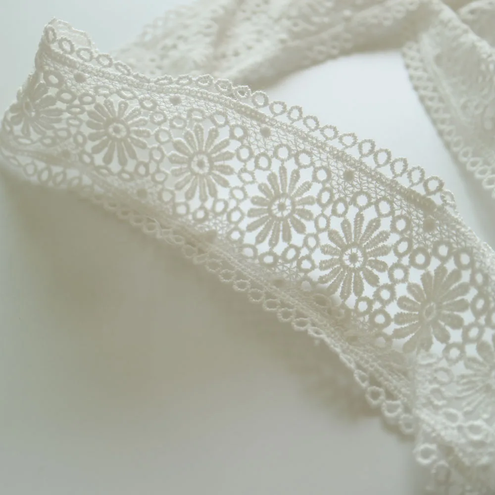 5.4cm*5yards flower hollow embroidered milk silk lace trims DIY Sewing white lace trimming ribbon DIY clothes accessories 
5.4cm*5yards flower hollow embroidered milk silk lace trims DIY Sewing white lace trimming ribbon DIY clothes accessories
