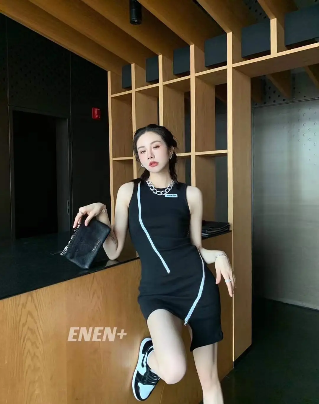 WANG 2021 Summer New AW Design Sense Irregular Zipper Dress Female Slim and Thin Temperament Vest Skirt
WANG 2021 Summer New AW Design Sense Irregular Zipper Dress Female Slim and Thin Temperament Vest Skirt