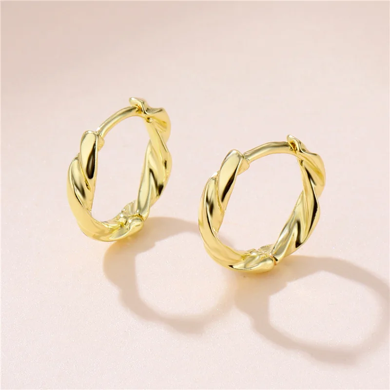 Vintage Hollow Flower Hoop Earrings Fashion Gold Color Small Round Earrings For Women Wedding Jewelry Female Minimalist Earrings
Vintage Hollow Flower Hoop Earrings Fashion Gold Color Small Round Earrings For Women Wedding Jewelry Female Minimalist Earrings