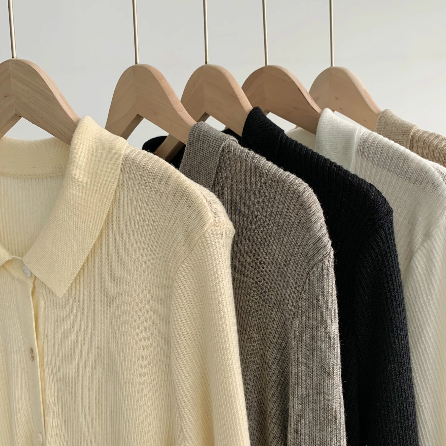 Women's Knitted Shirt Polo's Neck Autumn 2021 New Knitted Cardigan Inside Outside Coat Base Shirt Coat
Women's Knitted Shirt Polo's Neck Autumn 2021 New Knitted Cardigan Inside Outside Coat Base Shirt Coat