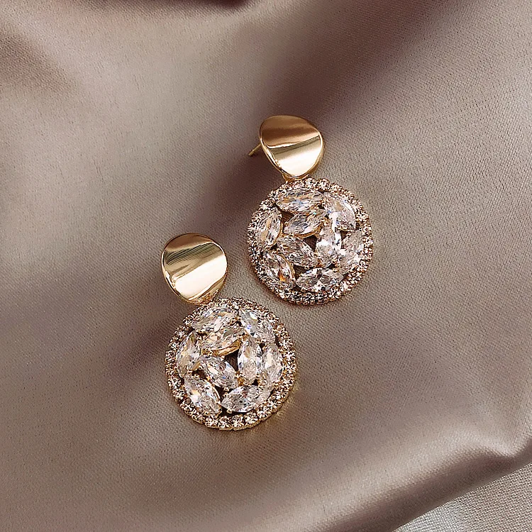Exquisite Luxury Horse Eye Crystal Stud Earring Fashion Women Shining Rhinestone Gold Color Earring Charm Women Party Jewelry
Exquisite Luxury Horse Eye Crystal Stud Earring Fashion Women Shining Rhinestone Gold Color Earring Charm Women Party Jewelry