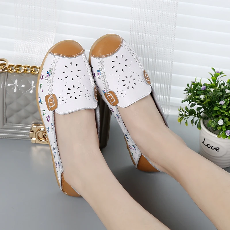 Women's Moccasin Leather Peas Shoes Slip-on Flat Shoes Comfortable Driving Shoes Soft Sole Large Size Loafers Sandal Slipper
Women's Moccasin Leather Peas Shoes Slip-on Flat Shoes Comfortable Driving Shoes Soft Sole Large Size Loafers Sandal Slipper