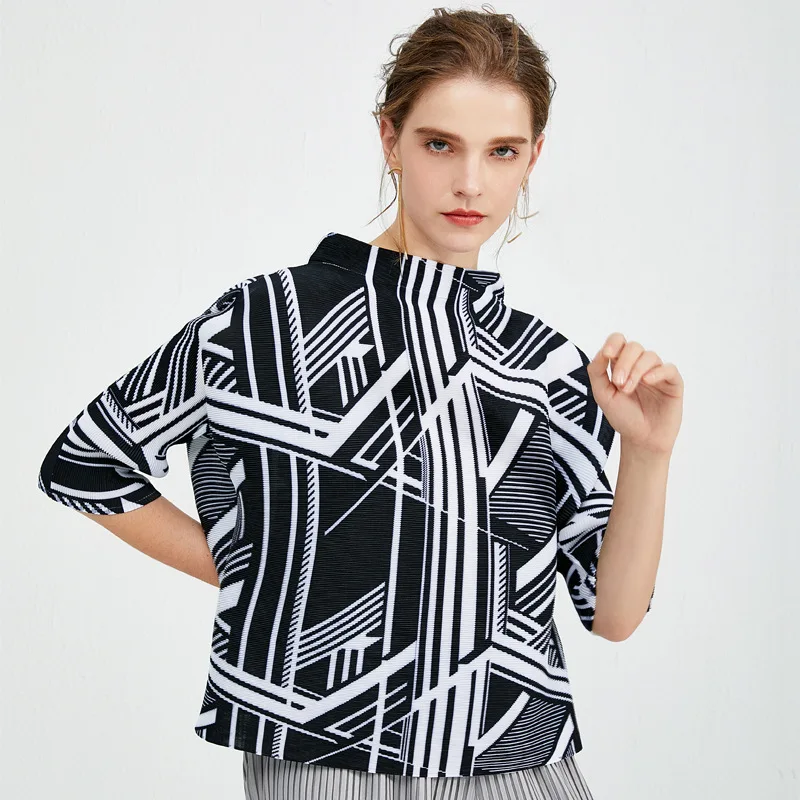 Creative Irregular Stripe Printed T-shirt Top 2020 New Elastic Middle Sleeve Stand Collar Shirt for Women
Creative Irregular Stripe Printed T-shirt Top 2020 New Elastic Middle Sleeve Stand Collar Shirt for Women