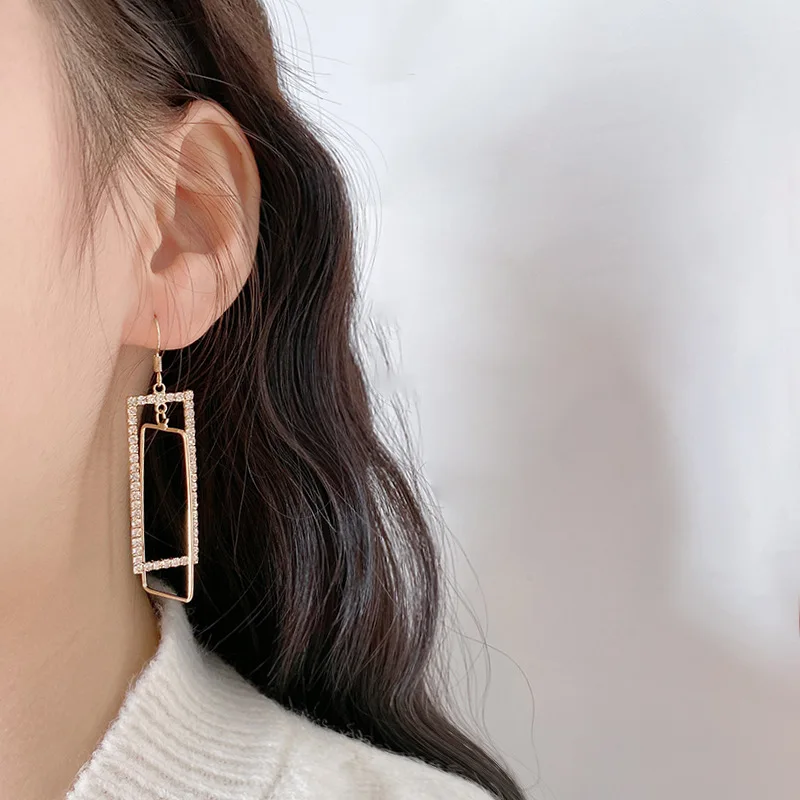 Korean geometric design feeling earring female long temperament simple set diamond ear hook fashionable exaggerated personality
Korean geometric design feeling earring female long temperament simple set diamond ear hook fashionable exaggerated personality