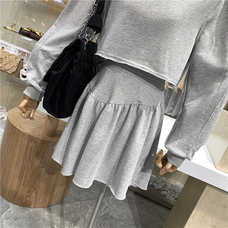 Fashion Versatile Loose Short Curling Turtleneck Long Sleeve Hoodie + High Waist Casual Ruffled A-line Skirt 2 Suit
Fashion Versatile Loose Short Curling Turtleneck Long Sleeve Hoodie + High Waist Casual Ruffled A-line Skirt 2 Suit