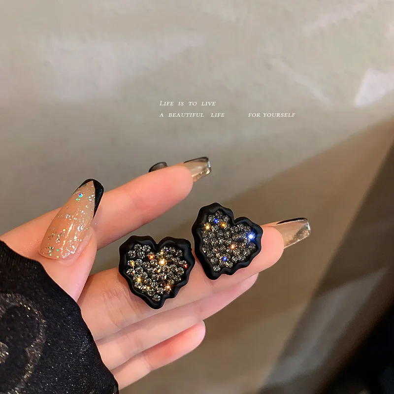 Korean Fashion Heart Earrings For Women Paint Small Balls Tassel Piercing Stud Earrings 2021 Vintage Jewelry Christmas Gifts
Korean Fashion Heart Earrings For Women Paint Small Balls Tassel Piercing Stud Earrings 2021 Vintage Jewelry Christmas Gifts