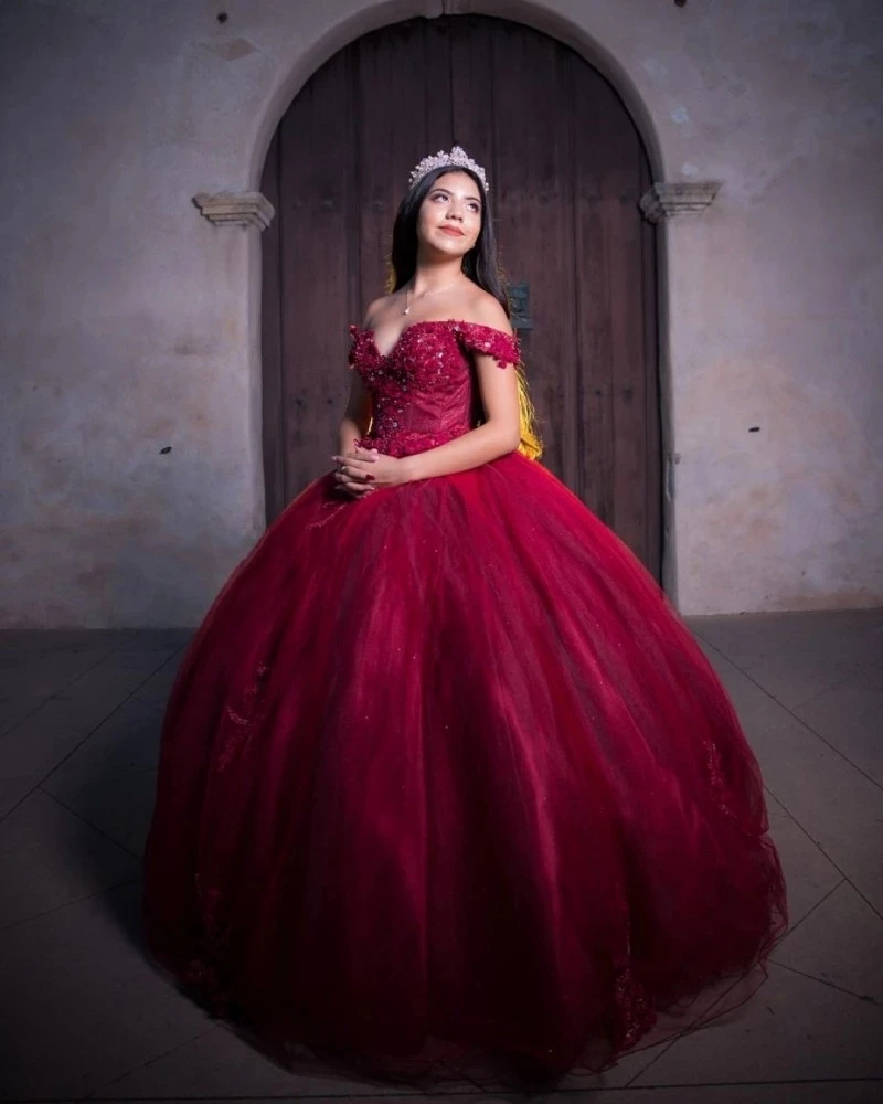 

Burgundy Quinceanera Dresses Off the Shoulder Applique Tulle Sweetheart Corset Back Beaded Sweet 16 Dress Vestidos De 15 Anos