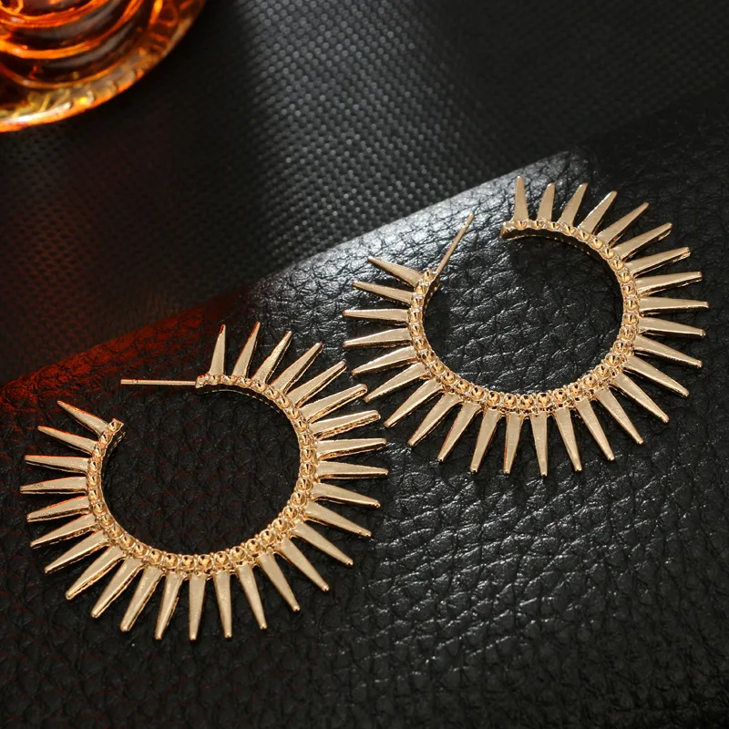 2020 New Retro Punk Dangle Earrings Sun Shape Fashion Round Metal Geometric Earrings for Women Girl Party Wedding Jewelry
2020 New Retro Punk Dangle Earrings Sun Shape Fashion Round Metal Geometric Earrings for Women Girl Party Wedding Jewelry