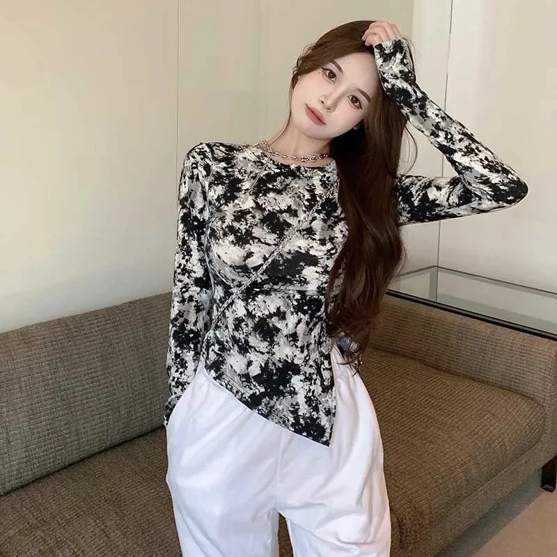 New T-shirt female summer thin section sexy split round neck long sleeve t-shirt fashion large size female short top
New T-shirt female summer thin section sexy split round neck long sleeve t-shirt fashion large size female short top