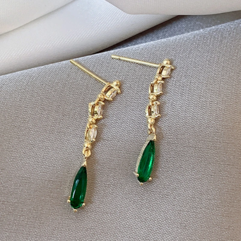 Classic Geometric Crystal Women Earrings Zircon Long Luxury Designer Jewelry Green Stud Earrings for Women Fashion Accessories
Classic Geometric Crystal Women Earrings Zircon Long Luxury Designer Jewelry Green Stud Earrings for Women Fashion Accessories