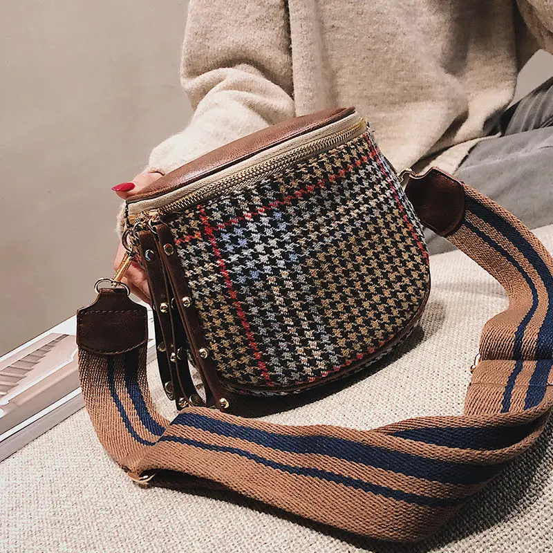 2021 new Korean version cross-slung all-match mobile phone bag women shoulder bag women simple retro saddle bag
2021 new Korean version cross-slung all-match mobile phone bag women shoulder bag women simple retro saddle bag